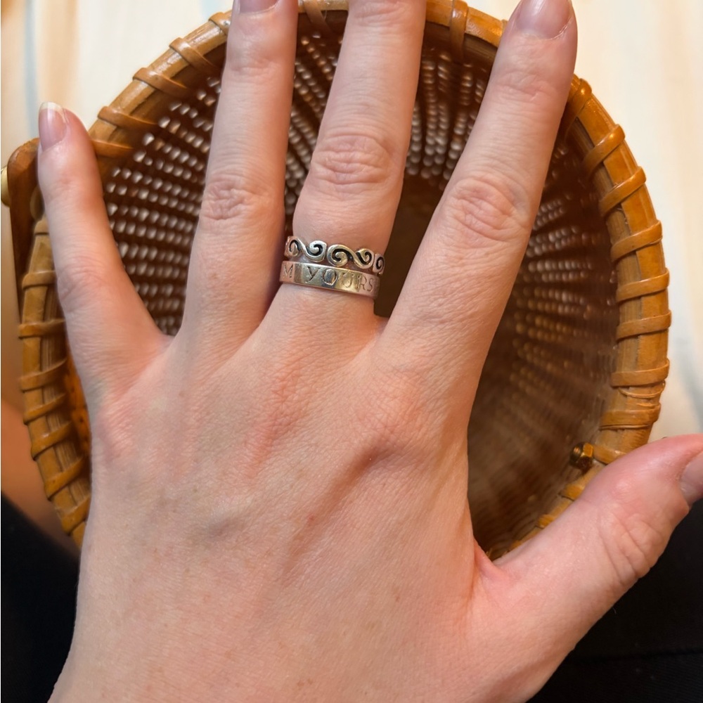 Small Nantucket Basket, excellent condition — see photos for size reference - Picture 7 of 9